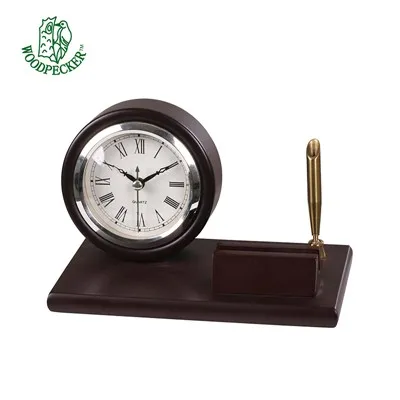 Часы с подставкой для ручек